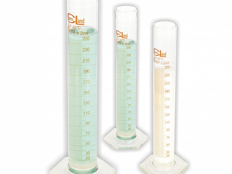 FOLYADÉKOK ÉS POROK